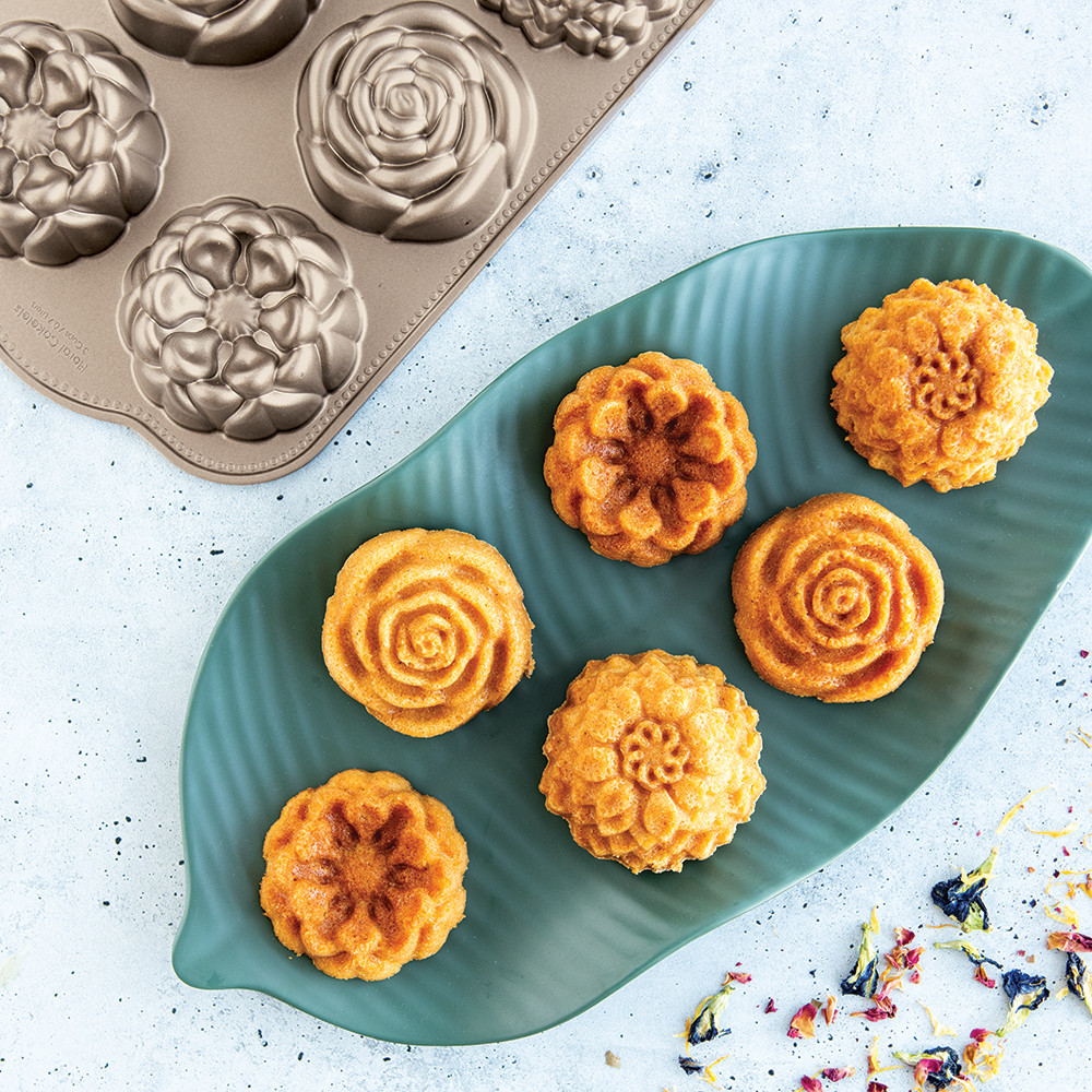 Floral Cakelet Pan view 2